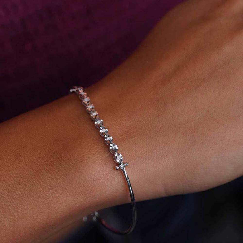 0.08 Karat Pırlanta Baget Bileklik - BLK00177