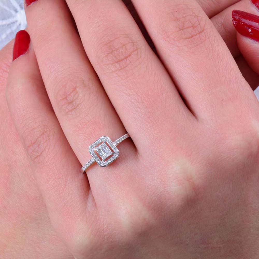 0.20 Karat Pırlanta Baget Yüzük