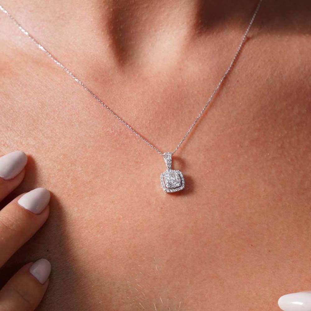 0.30 Karat Pırlanta Baget Kolye - KLF00101