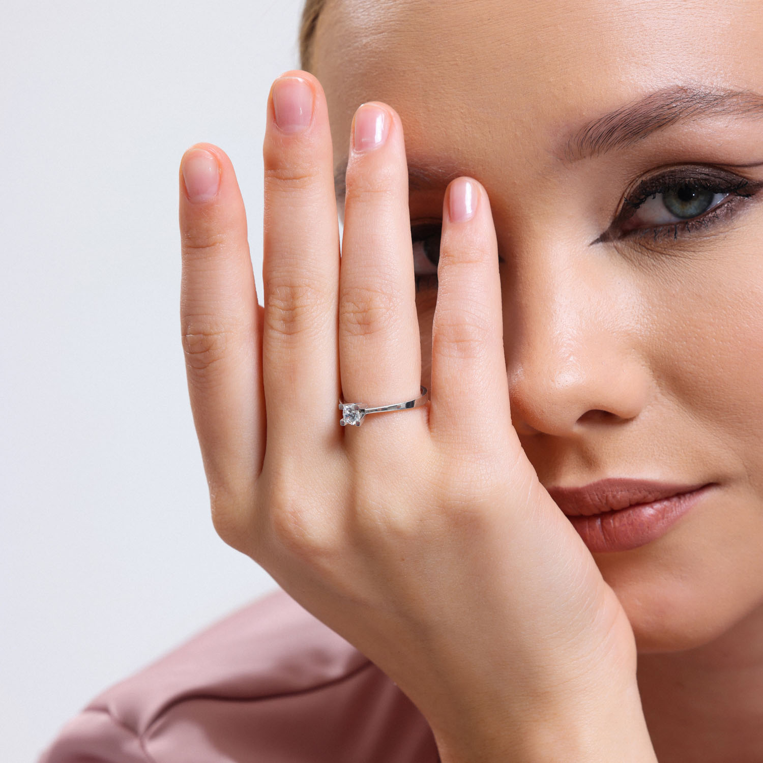 0.35 Karat F Renk Hrd Sertifikali Tektaş Yüzük