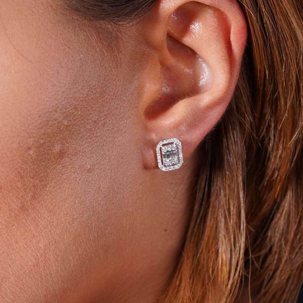 0.55 Karat Pırlanta Baget Küpe - BGKP4003