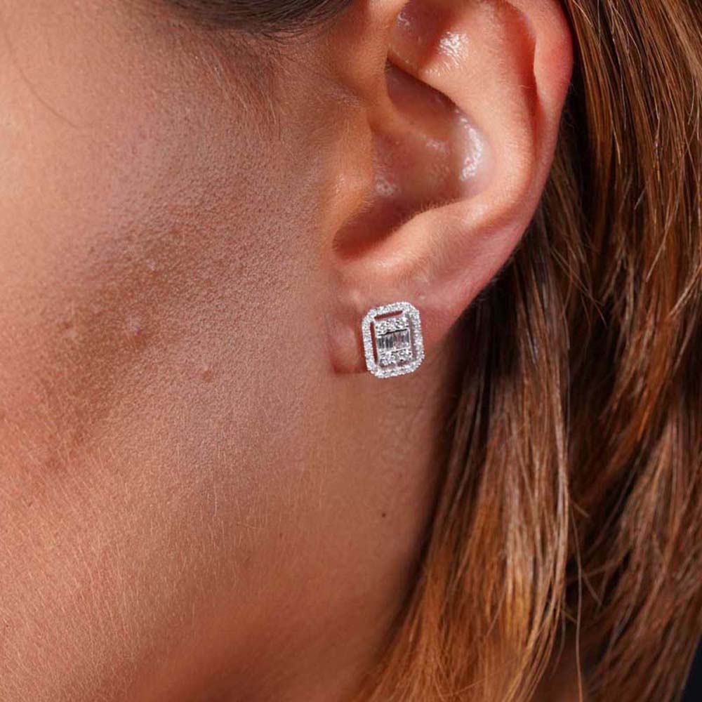 0.55 Karat Pırlanta Baget Küpe - BGKP4003