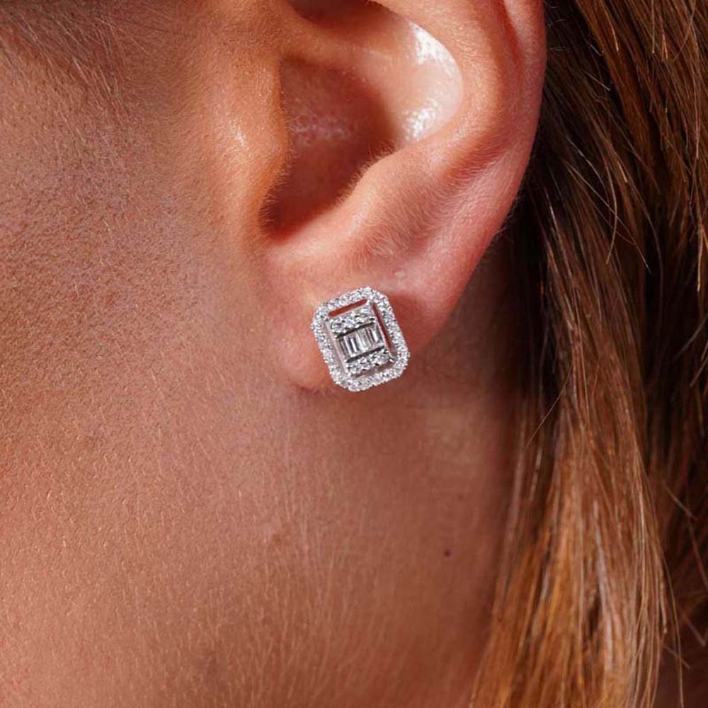 0.55 Karat Pırlanta Baget Küpe - BGKP4003