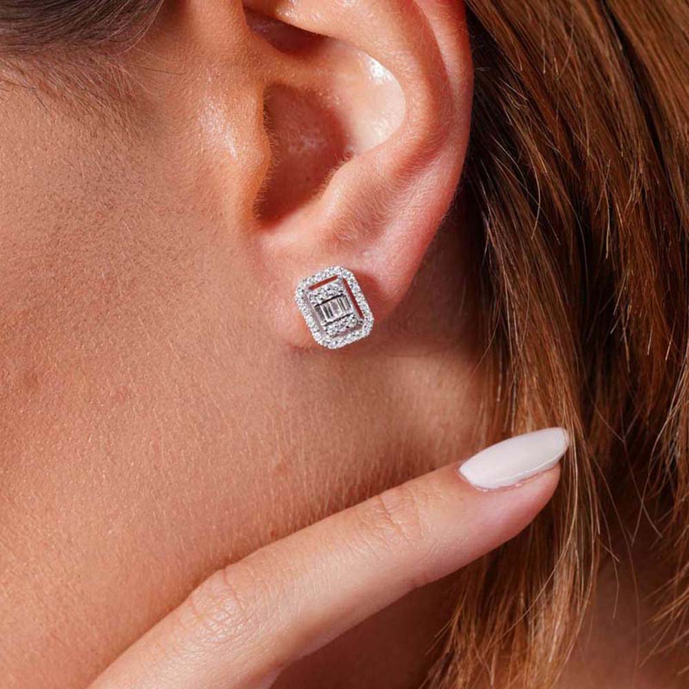 0.55 Karat Pırlanta Baget Küpe - BGKP4003