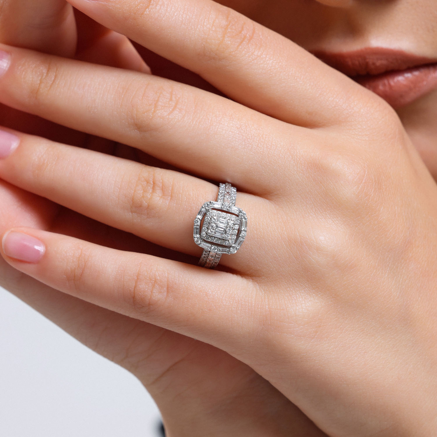 1.09 Karat Pırlanta Baget Yüzük