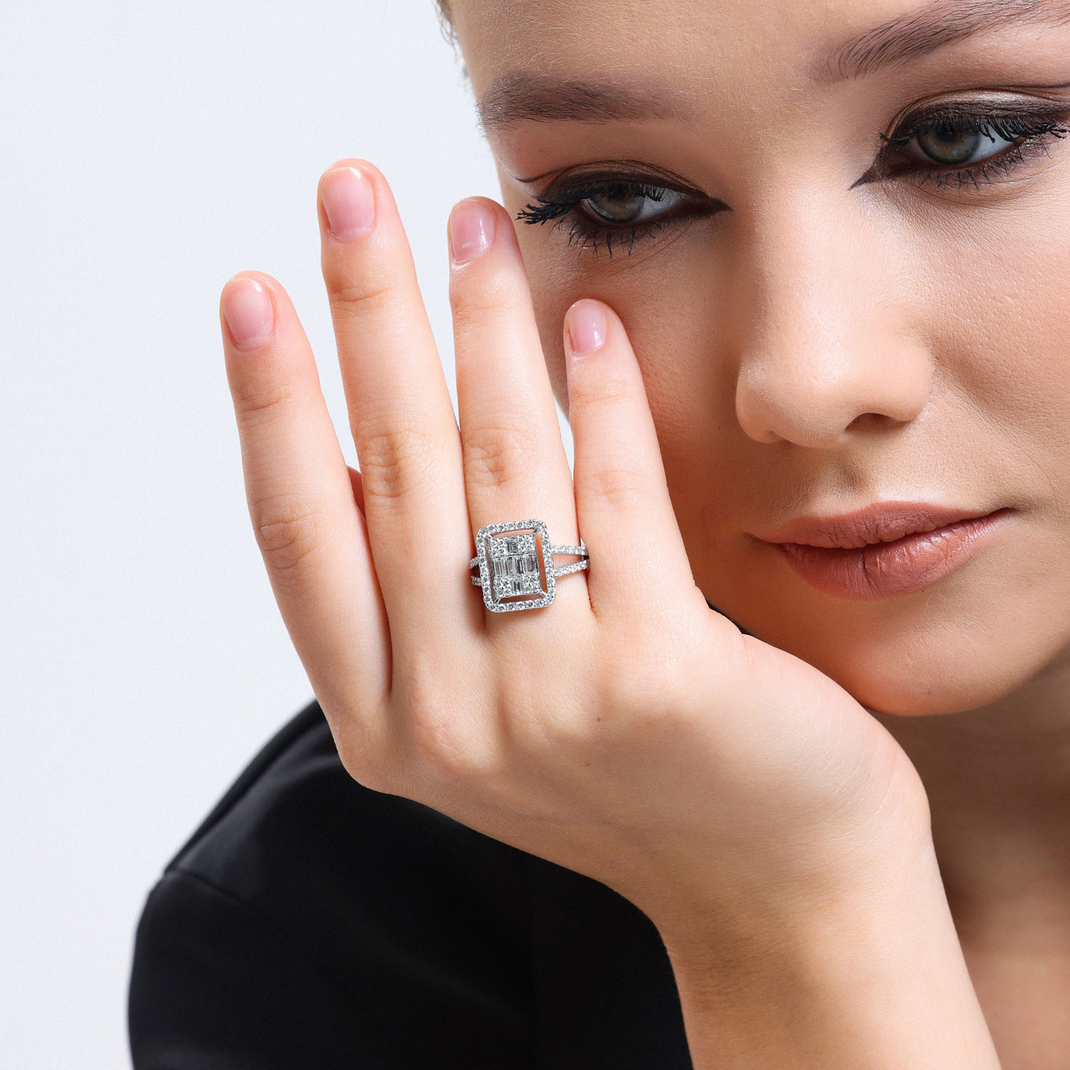 1.29 Karat Pırlanta Baget Yüzük