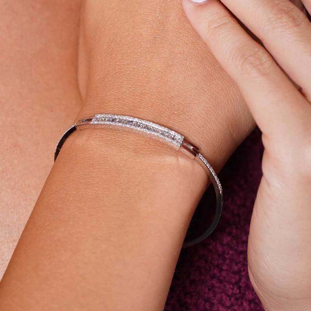 1.36 Karat Pırlanta Baget Bileklik - BLK00189