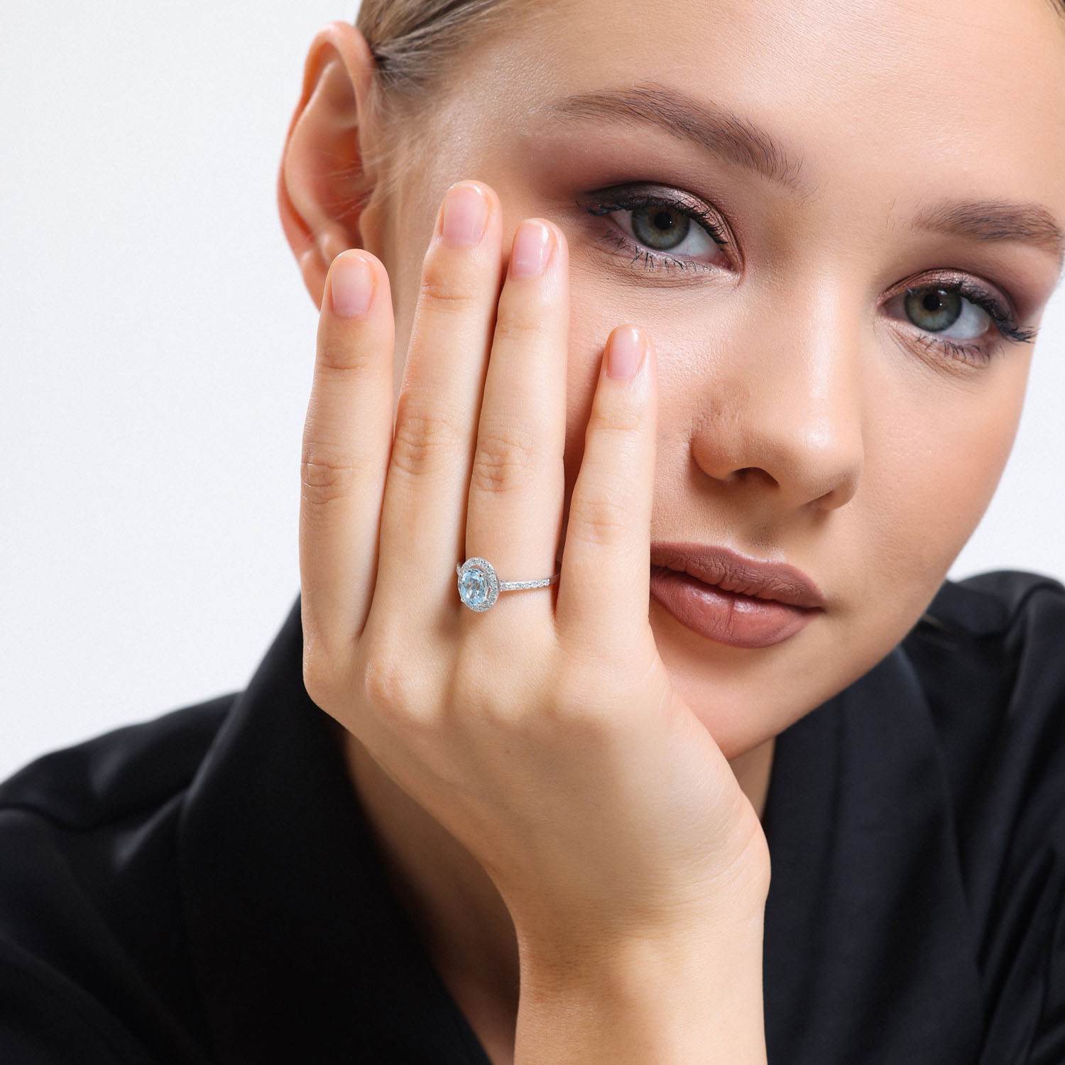 1.37 Karat Pırlantalı Blue Topaz Yüzük - ANTY0014